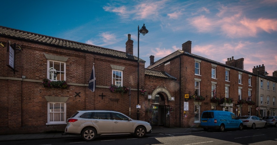 Image 1: Admiral Rodney Hotel