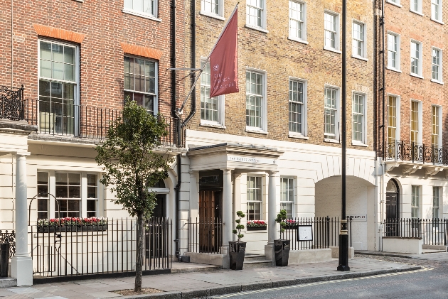 exterior of london hotel on street